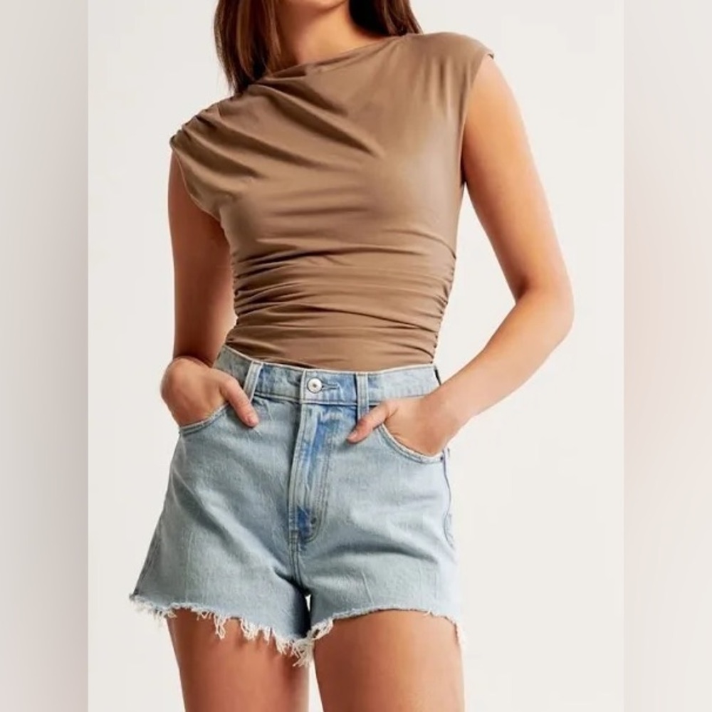 A&F Abercrombie 90s High Rise Cutoff Denim Shorts (26/2)